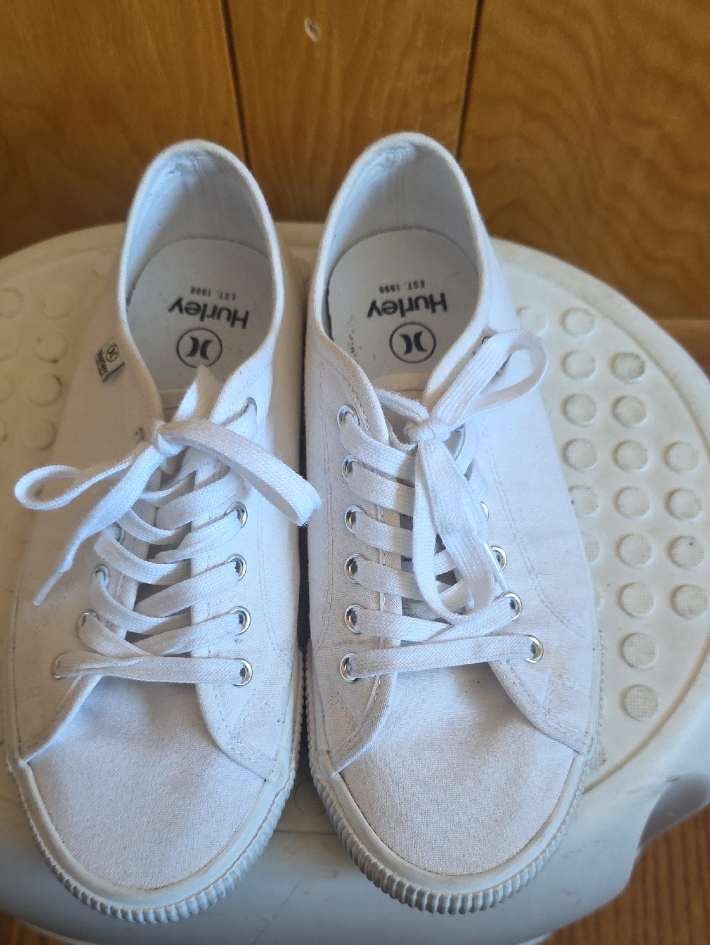 Hurley White Low-Top Canvas Lace-Up Sneakers
